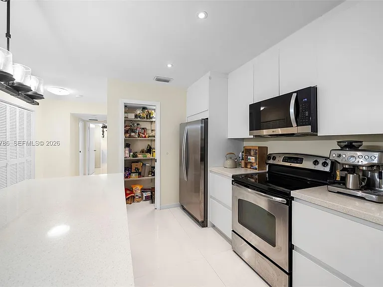 1330 NE 105th St #301 — Photo 6