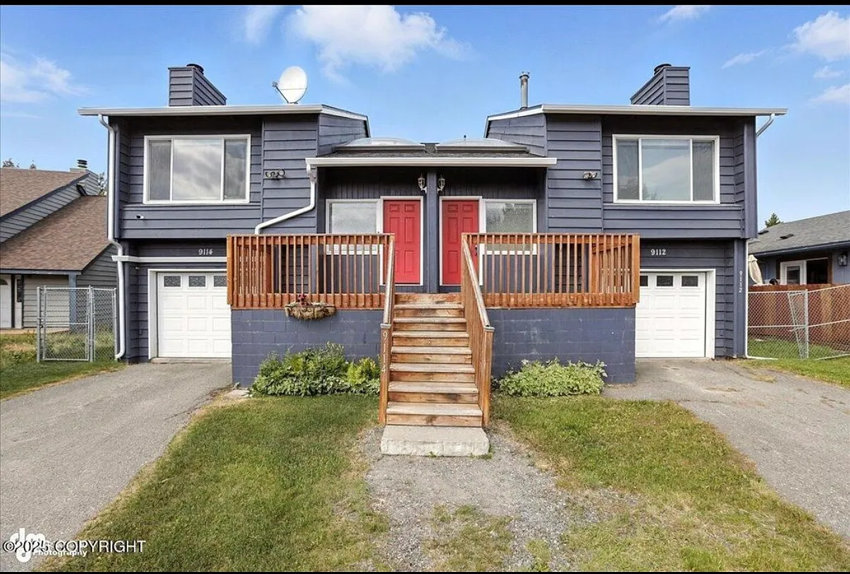 9112 Lakehurst Dr — Photo 1