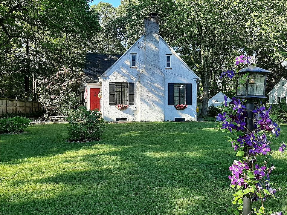 2nd image of 422 Forest Ln