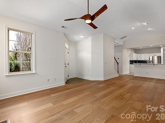 5th image of 45 Craggy Vista Dr