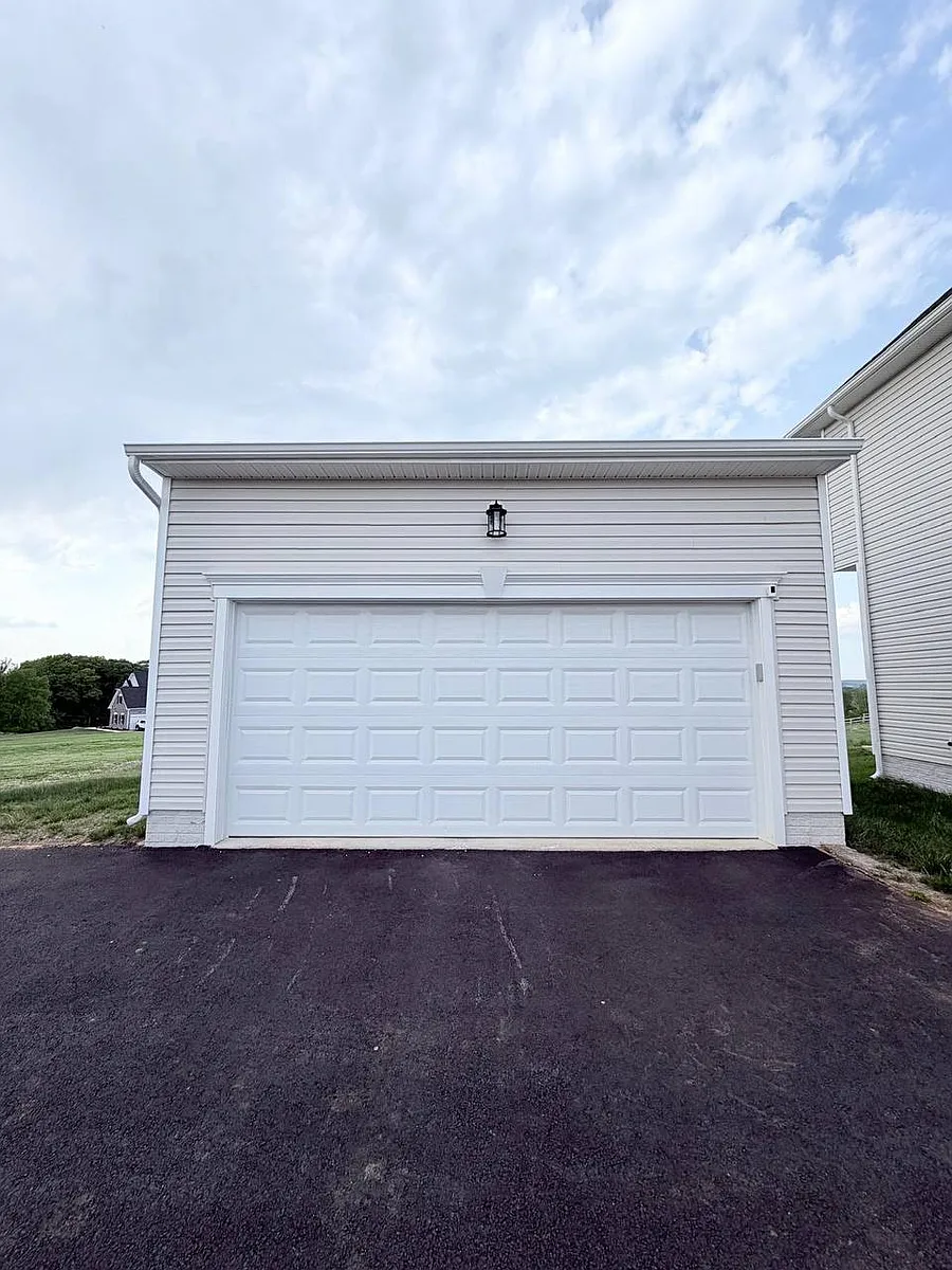 Building Photo - 9080 Piney Mountain Rd