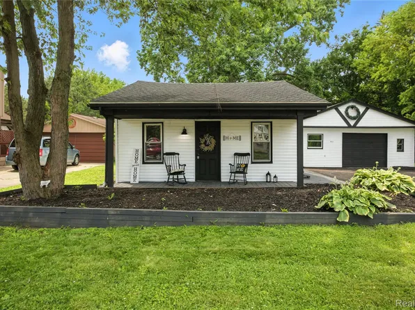 8411 Hugh St, Westland, MI 48185
