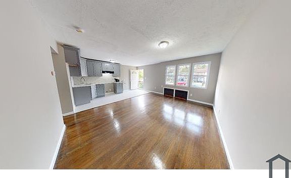 3rd image of 203 Arlington Pl #Penthouse
