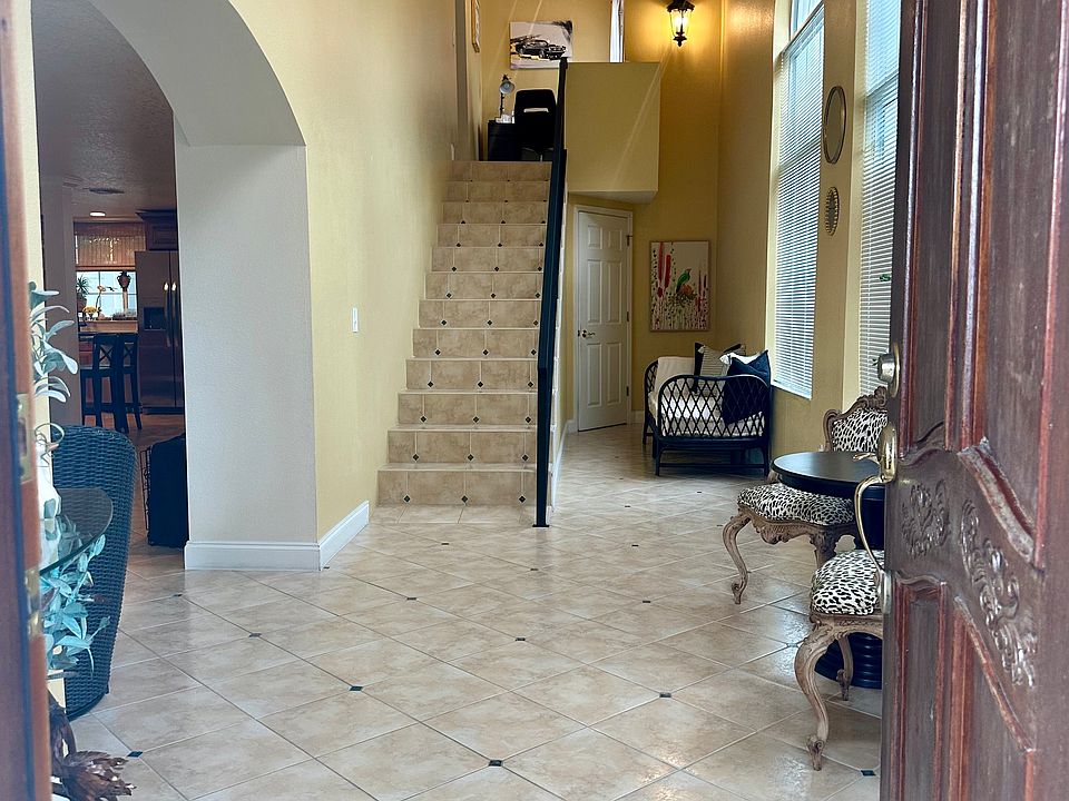 2nd image of 3204 S Himes Ave