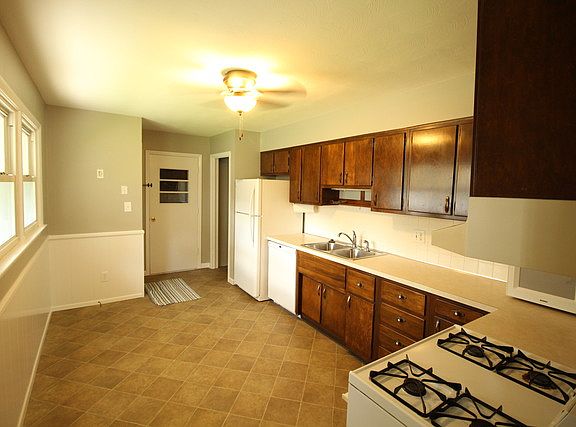 3rd image of 1516 Julie Dr