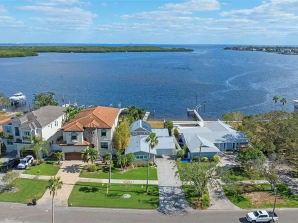 6323 Bayou Grande Blvd NE, Saint Petersburg, FL 33702