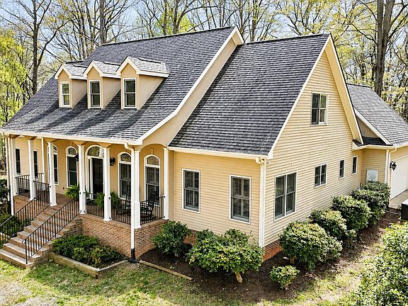3rd image of 2205 Sanford Ln