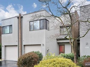 222 Pond Ter, Township Of Washington, NJ 07676