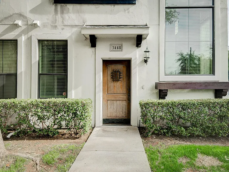 3118 Carmel St — Photo 2