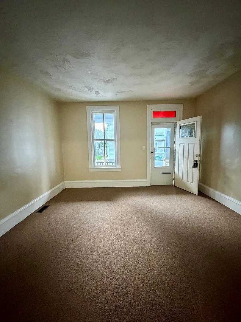 2 bedroom in Penbrook — Photo 3
