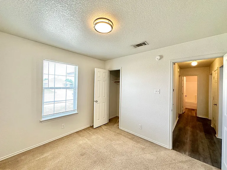 3900 Bolivar Dr — Photo 18