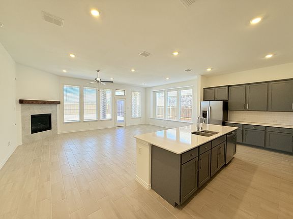 3rd image of 1517 Kurelek Dr