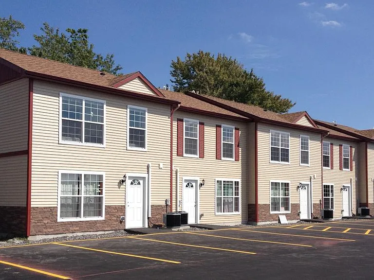 Niagara Falls Blvd — Photo 1