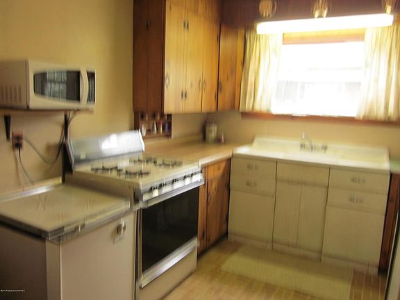 4th image of 11 Lynwood Dr