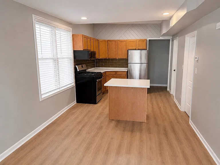 3120 N Saint Louis Ave #3 — Photo 4