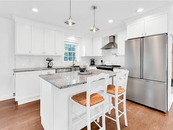 3rd image of 210 Mountain Laurel Way