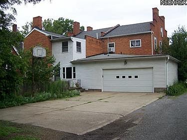 3rd image of 314 E Lincoln Way