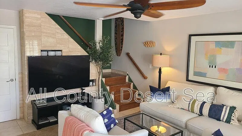 2 bed, 2.0 bath, 968 sqft, $4,900 — Photo 2