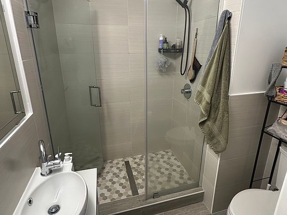5th image of 901 Rivera St
