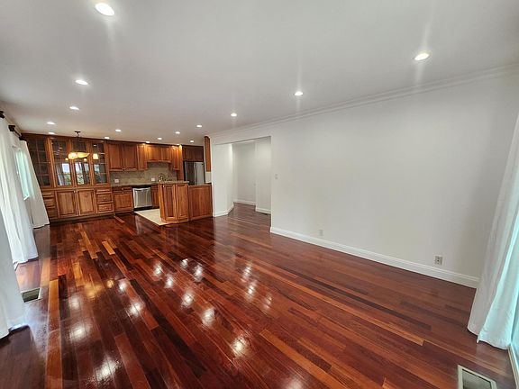 3rd image of 11822 Gorham Ave #1