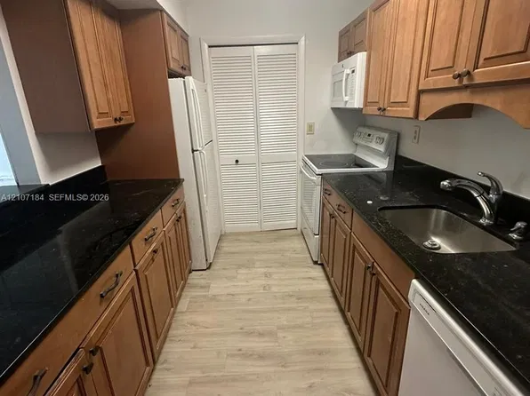 240 Lakeview Dr, Fort Lauderdale, FL