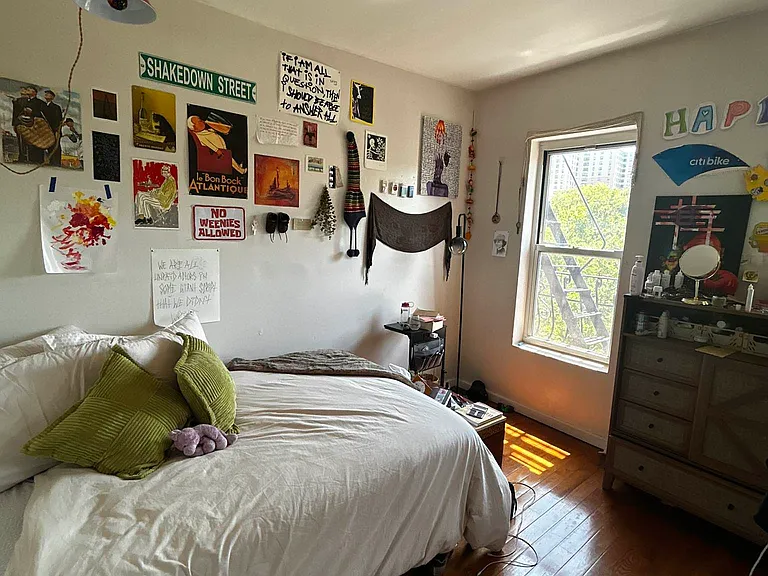 264 E 2nd St #18 — Photo 3