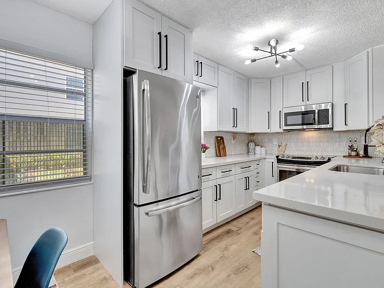 52 Burgundy Dr #B — Photo 15