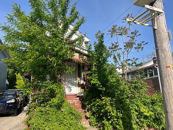 2nd image of 644 E 49th St