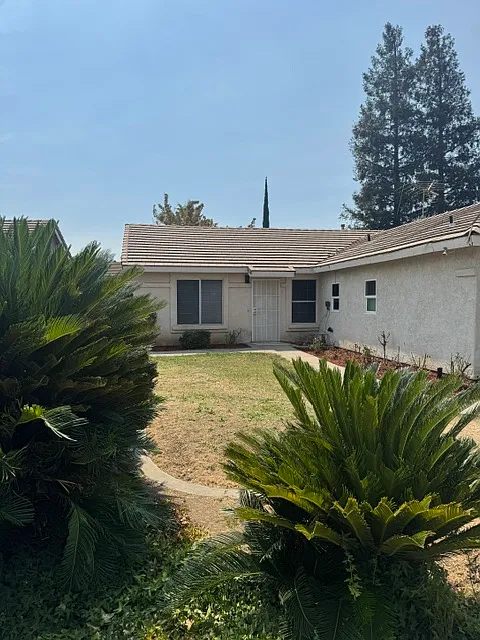3 bed, 1120 sqft, $2,075 — Photo 1