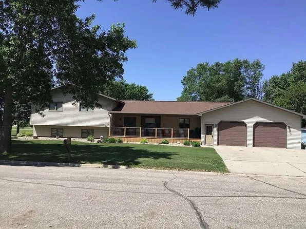 506 5th St, Wyndmere, ND 58081