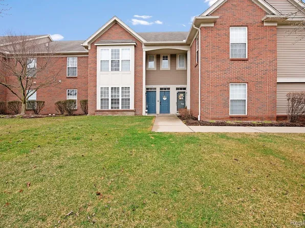 51846 Adler Park Dr E #74, New Baltimore, MI 48051