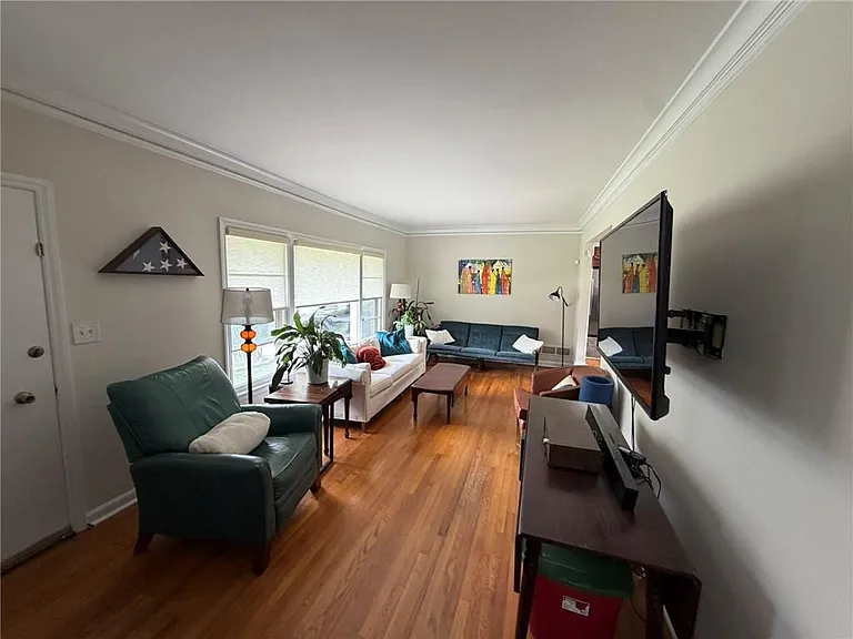 2465 Miriam Ln — Photo 2