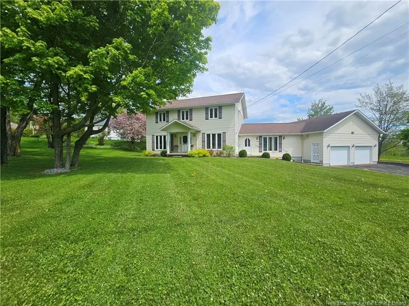 140 Belair St, Grand Falls, NB E3Y 1B8