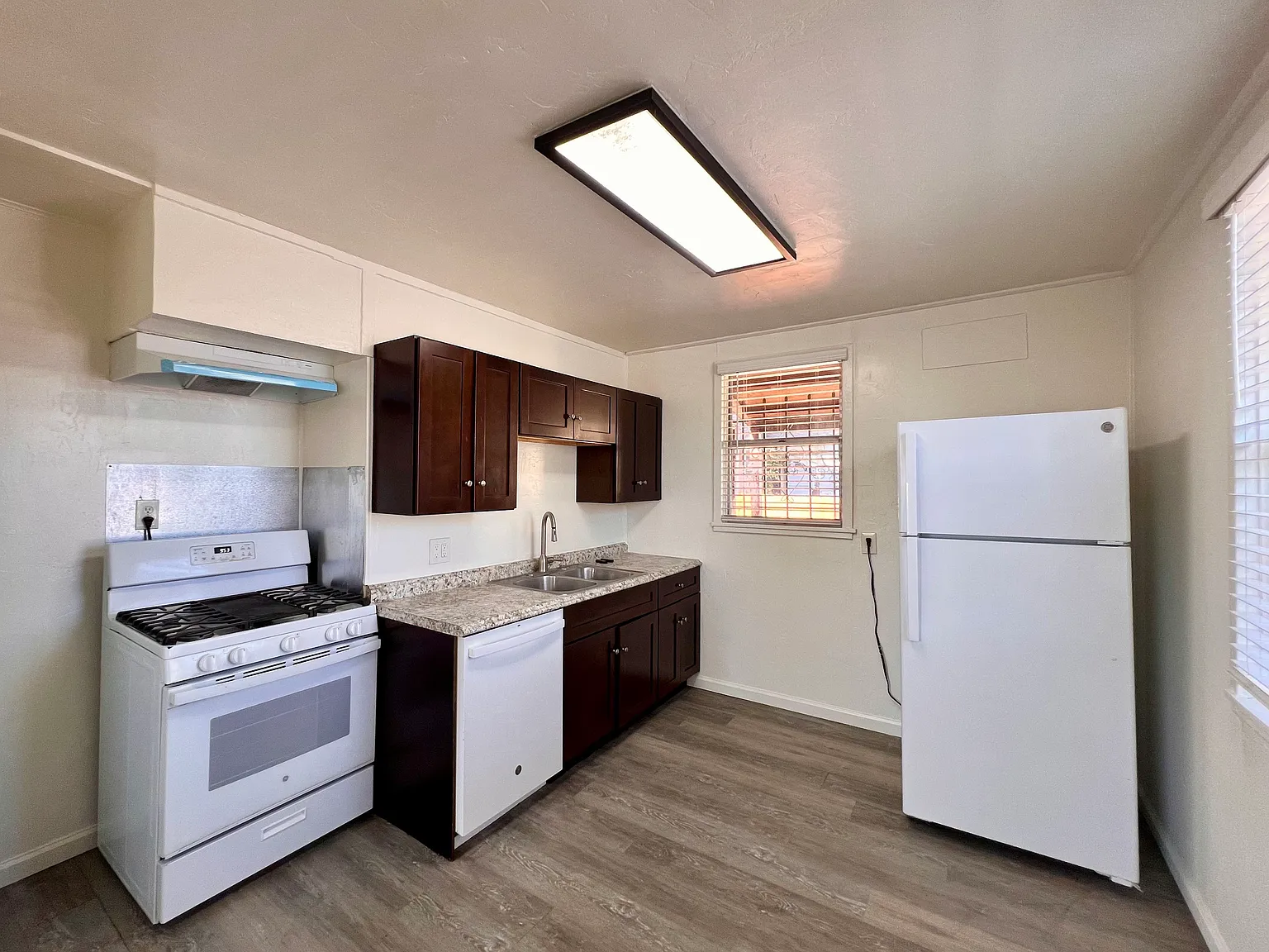 2 bed, 900 sqft, $2,295 — Photo 2