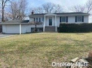 43 Nadine Ln, Port Jefferson Station, NY 11776