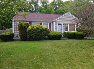 2 Crestwood Ct, Cumberland, RI 02864