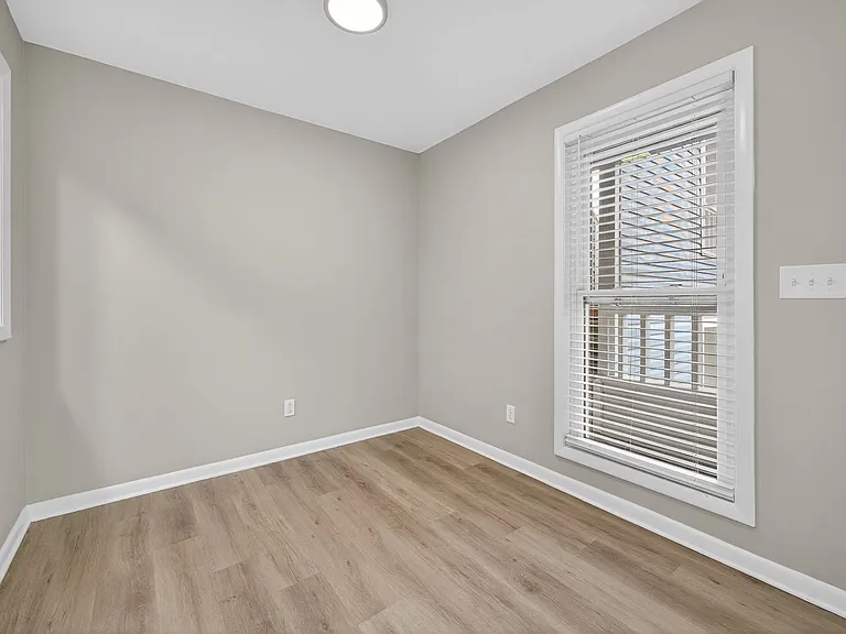 The Grove Apartments — Photo 33