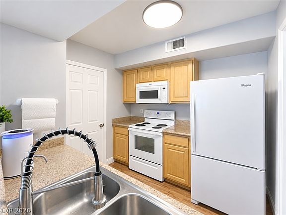 5th image of 8000 W Badura Ave #2039