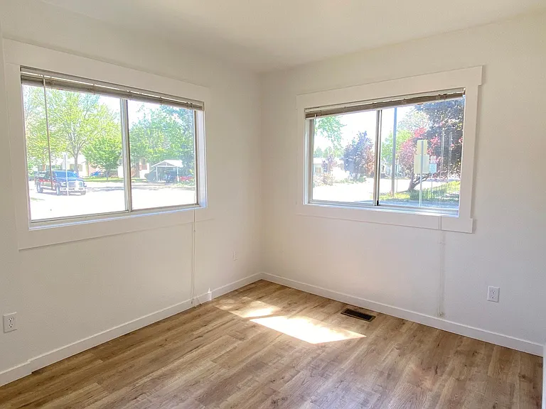1501 S Grant Ave — Photo 10