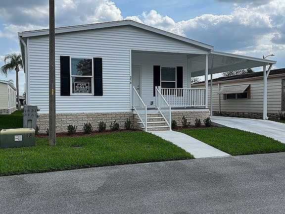 2nd image of 214 Charlotte Cir N