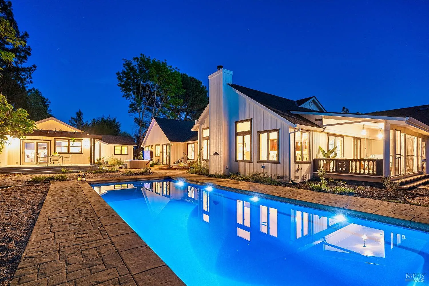 10014 Herb Road - 6bd/3ba, 3,841 sqft - in Windsor, CA
