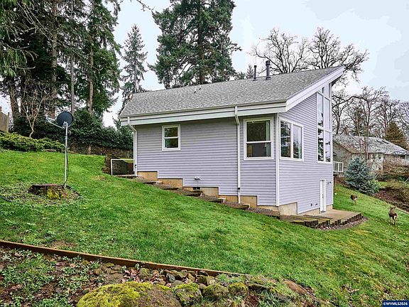 5th image of 301 Edgewood Dr
