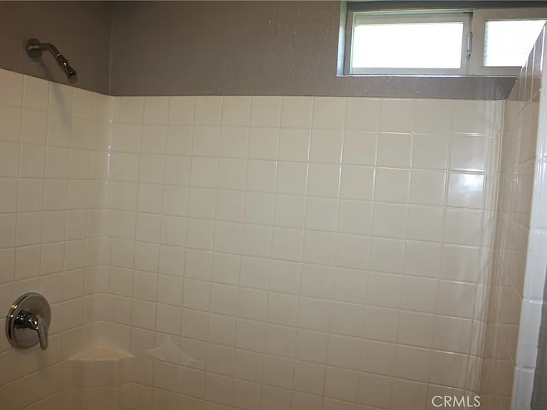 507 W State St — Photo 24