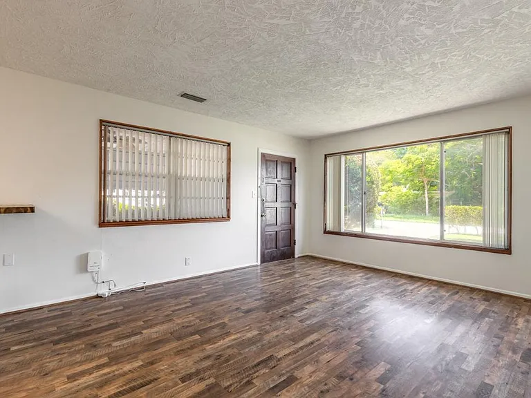 1584 Valencia Ave — Photo 6