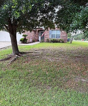 2nd image of 700 Lakeview Ln