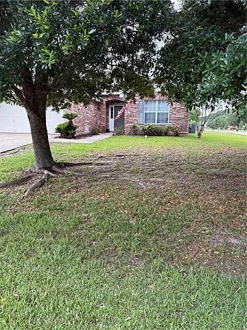 700 Lakeview Ln — Photo 2