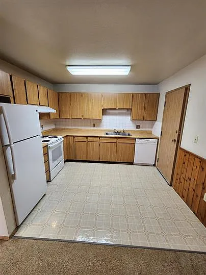 Lakefront Apartments for Rent in North Pole, AK | Beaver Lake Apartments — Photo 18