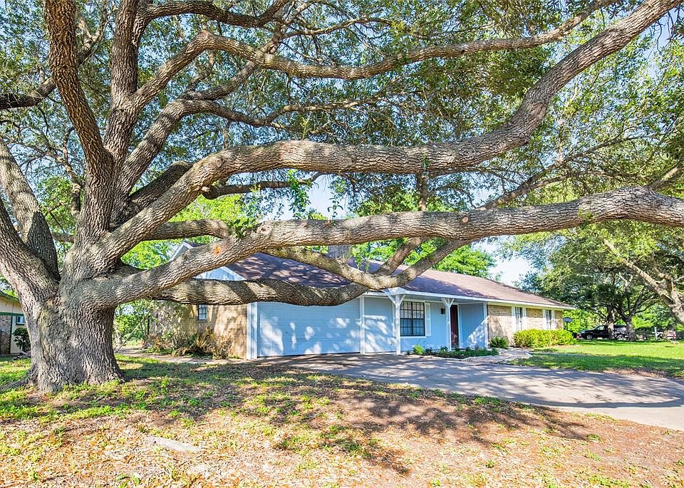 1st image of 125 Machemehl Dr