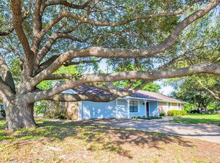 125 Machemehl Dr, Bellville, TX 77418