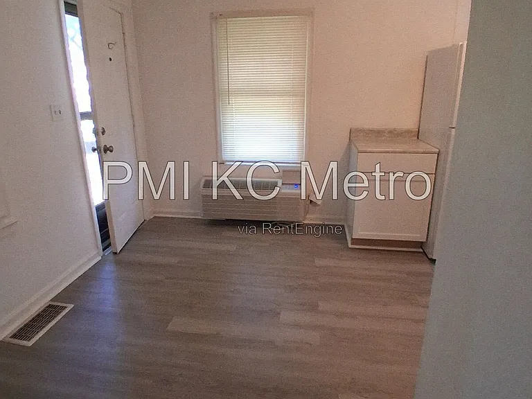 26 S Central St #9 — Photo 11
